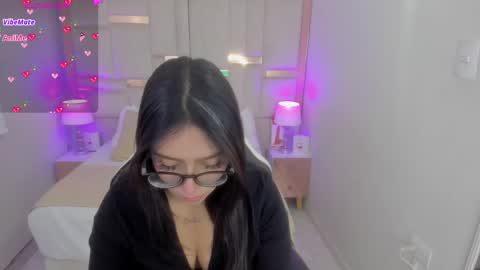 Snapshot of chloe_walk_ chatting on February 2025 01:32:02 PM Chloe online show from February 2025 01:32:02 PM