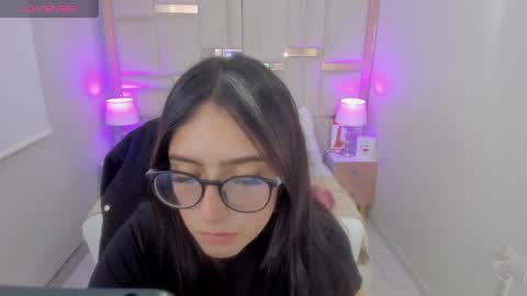 Snapshot of chloe_walk_ chatting on February 2025 04:11:02 PM Chloe online show from February 2025 04:11:02 PM