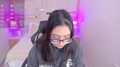Snapshot of chloe_walk_ chatting on March 2025 01:14:02 PM Chloe online show from March 2025 01:14:02 PM