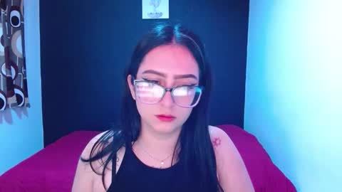 Snapshot of chloe_walk_ chatting on September 2025 01:18:01 AM Chloe online show from September 2025 01:18:01 AM