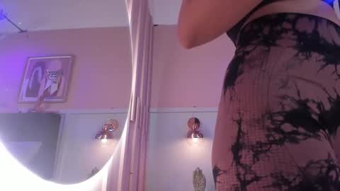   online show from December 2025 02:33:01 PM