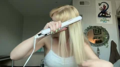 Snapshot of chloebabie chatting on June 2026 12:48:01 AM Chloe online show from June 2026 12:48:01 AM