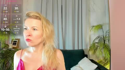 Snapshot of chloeblurr chatting on April 2026 11:42:01 AM Julia online show from April 2026 11:42:01 AM