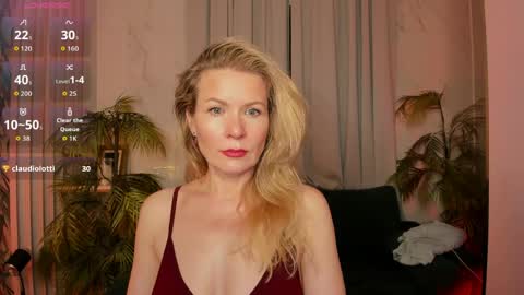 Snapshot of chloeblurr chatting on April 2026 01:13:01 PM Julia online show from April 2026 01:13:01 PM
