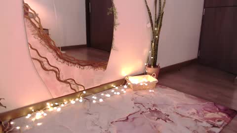 cloe online show from February 2025 07:16:01 PM