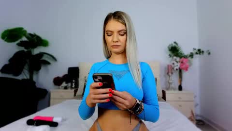 Snapshot of chloecheryy chatting on October 2025 04:18:02 AM Chloe online show from October 2025 04:18:02 AM