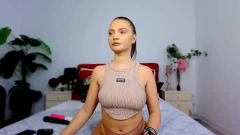 Snapshot of chloecheryy chatting on November 2025 06:13:01 AM Chloe online show from November 2025 06:13:01 AM