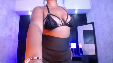 chloee_hs online show from January 2025 03:23:01 AM
