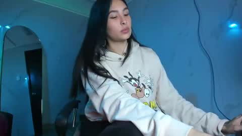 Snapshot of chloee_thompson chatting on September 2025 03:17:01 AM ChloeeThompson online show from September 2025 03:17:01 AM
