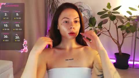 Chloe online show from November 2025 12:04:01 PM