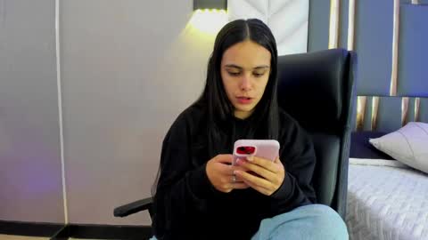 Snapshot of chloeharper_ chatting on June 2026 01:50:02 PM Chloe Harper online show from June 2026 01:50:02 PM