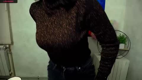 Chloe online show from November 2025 04:45:02 AM