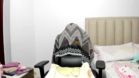 Snapshot of chloemiller__ chatting on April 2026 05:54:01 PM chloemiller online show from April 2026 05:54:01 PM