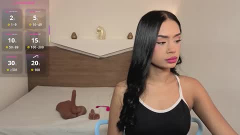 C H L O E online show from December 2025 11:17:01 AM