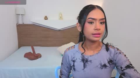 C H L O E online show from January 2026 02:27:02 AM