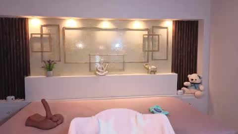 Chloe Moon online show from November 2025 12:07:01 PM