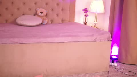 Chlo online show from November 2025 04:43:02 AM