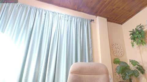 Snapshot of chloerossee chatting on October 2025 01:06:01 AM Chloe rosse online show from October 2025 01:06:01 AM