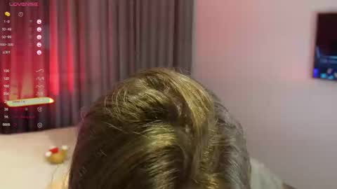 Chloe online show from December 2025 06:59:01 PM