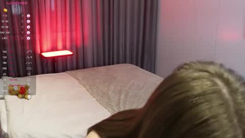 Chloe online show from December 2025 06:27:01 PM