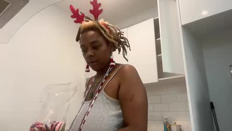Snapshot of chocolatecakequeen chatting on December 2024 03:45:02 AM ChocolateCakeQueen online show from December 2024 03:45:02 AM