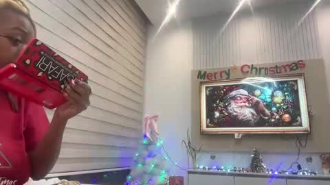 Snapshot of chocolatecakequeen chatting on December 2024 01:15:02 AM ChocolateCakeQueen online show from December 2024 01:15:02 AM