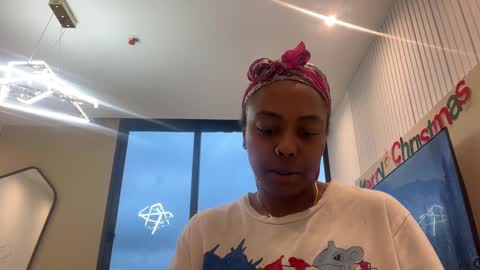 Snapshot of chocolatecakequeen chatting on December 2024 11:08:01 PM ChocolateCakeQueen online show from December 2024 11:08:01 PM