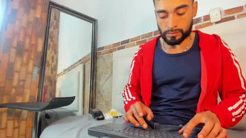 chris_kizz online show from December 2024 06:13:01 PM