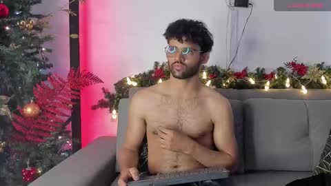 Im Chirs IM MODEL INDEPENDT online show from December 2024 07:38:02 PM