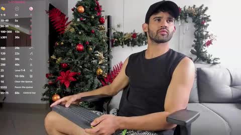 Im Chirs IM MODEL INDEPENDT online show from December 2024 02:01:01 PM