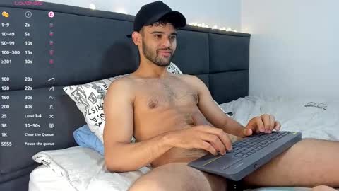 Im Chirs IM MODEL INDEPENDT online show from January 2025 10:48:01 PM