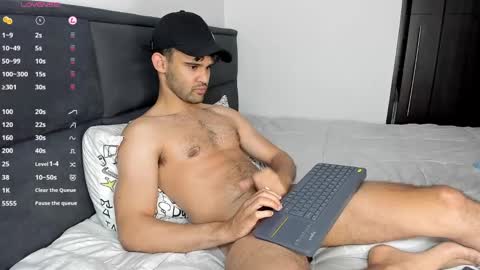 Im Chirs IM MODEL INDEPENDT online show from January 2025 11:17:01 PM