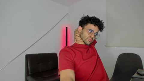 Im Chirs IM MODEL INDEPENDT online show from October 2025 10:08:01 PM