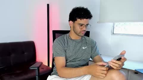 Im Chirs IM MODEL INDEPENDT online show from January 2026 10:34:02 PM