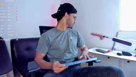 Im Chirs IM MODEL INDEPENDT online show from January 2026 04:10:01 PM