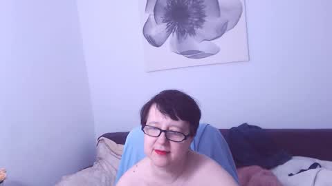 Christa online show from October 2025 07:23:02 PM