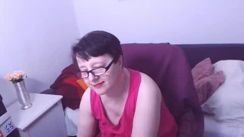 Christa online show from October 2025 12:44:01 AM