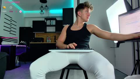 Snapshot of christianlevine_ chatting on December 2024 06:01:02 AM UPVOTE ME ------ ILL DO SOMETHING FOR FREE online show from December 2024 06:01:02 AM