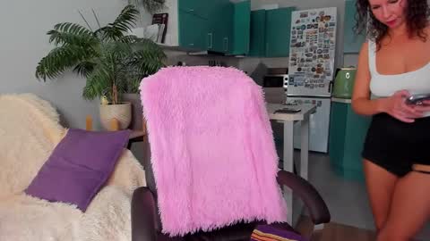 Snapshot of christina_hot chatting on September 2025 02:49:01 PM Chris online show from September 2025 02:49:01 PM