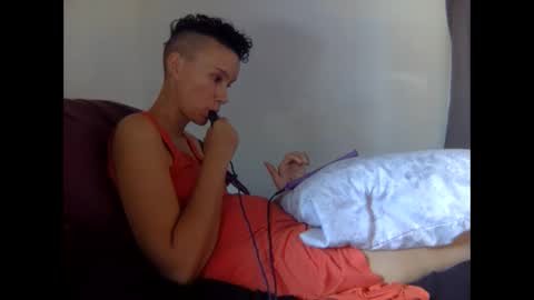 Snapshot of christinasaunters chatting on October 2025 06:28:02 PM Christina Saunters online show from October 2025 06:28:02 PM