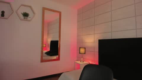 Christine  online show from September 2025 12:05:01 PM