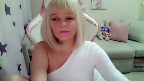 Christi online show from January 2025 05:16:02 PM