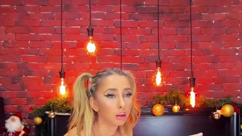 Snapshot of christyna_ross chatting on December 2024 11:39:02 PM christyna_ross online show from December 2024 11:39:02 PM