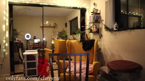 Snapshot of chrysanthulu chatting on October 2025 05:27:01 AM Chrys online show from October 2025 05:27:01 AM