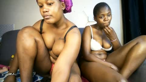 Snapshot of chubby_flora chatting on June 2026 05:43:02 AM Flora online show from June 2026 05:43:02 AM