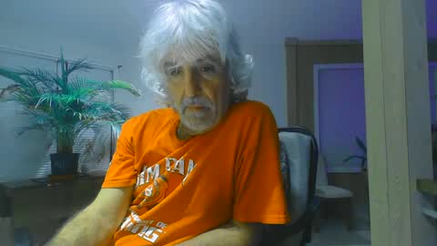 Snapshot of chuck354139 chatting on December 2024 07:10:01 AM chuck354139 online show from December 2024 07:10:01 AM