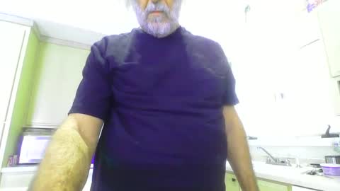 Snapshot of chuck354139 chatting on December 2024 03:31:01 PM chuck354139 online show from December 2024 03:31:01 PM