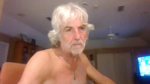 Snapshot of chuck354139 chatting on January 2025 06:44:02 AM chuck354139 online show from January 2025 06:44:02 AM
