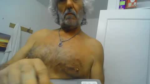 Snapshot of chuck354139 chatting on January 2025 03:04:02 AM chuck354139 online show from January 2025 03:04:02 AM