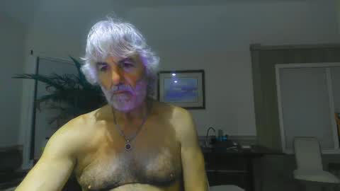 Snapshot of chuck354139 chatting on February 2025 01:40:01 AM chuck354139 online show from February 2025 01:40:01 AM